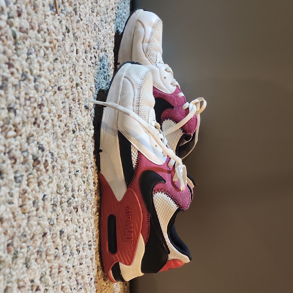 Nike Women Air MAX - White, Black, and Red